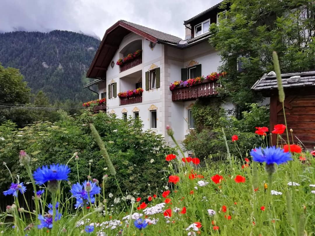 Hotel Holzer Sexten Buitenkant foto