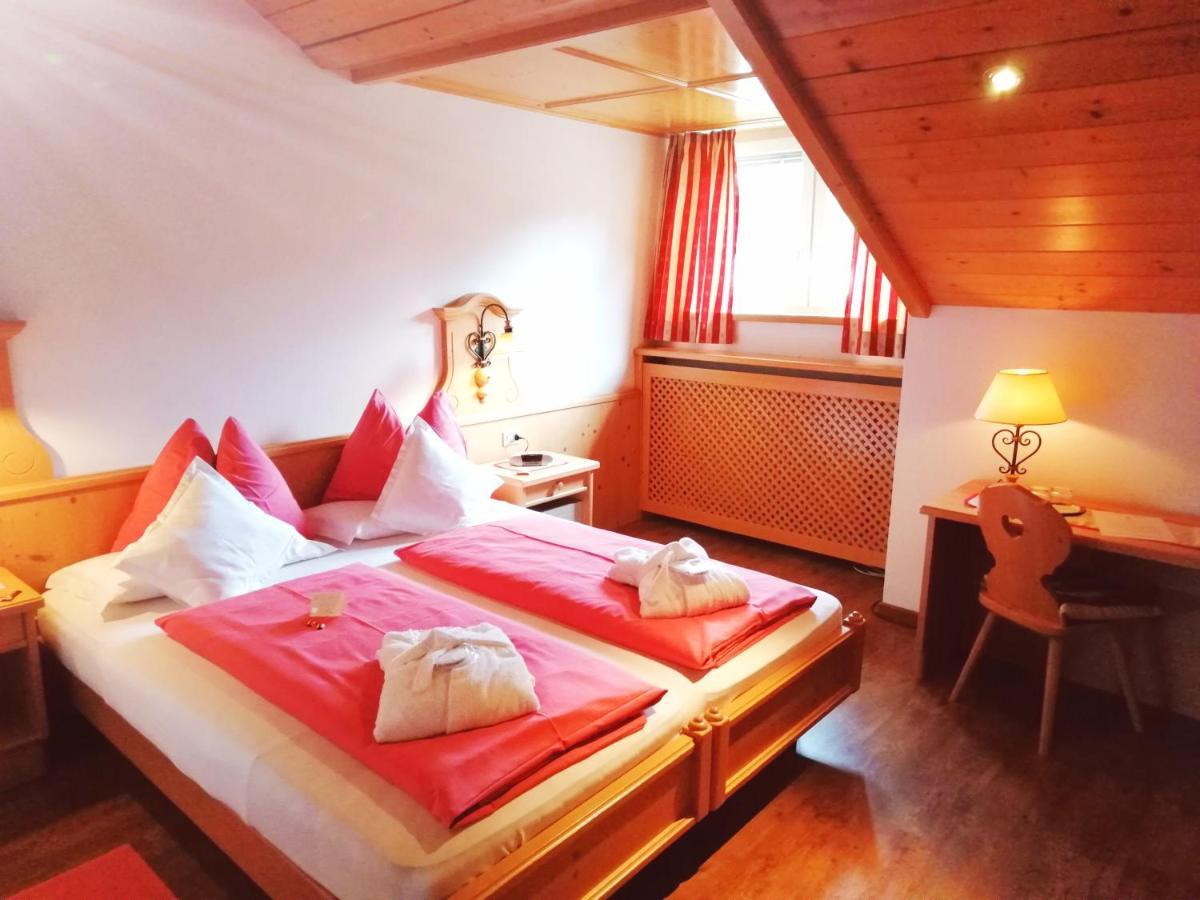 Hotel Holzer Sexten Buitenkant foto